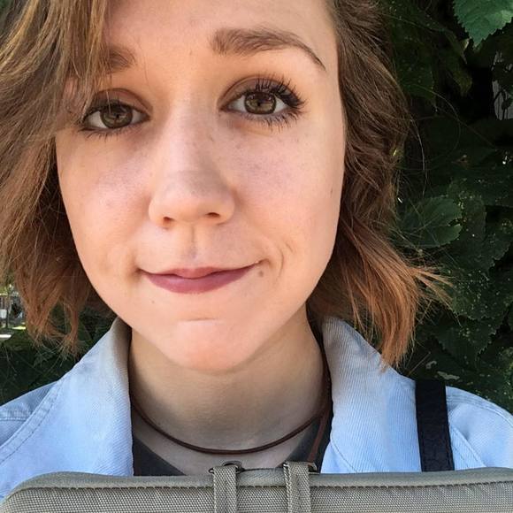 Meet your Posher, Laura - Picture 1 of 1